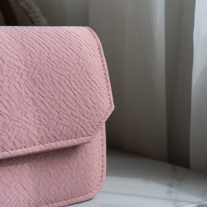 Imported Bag High Quality Material 
Fancy Clutch
